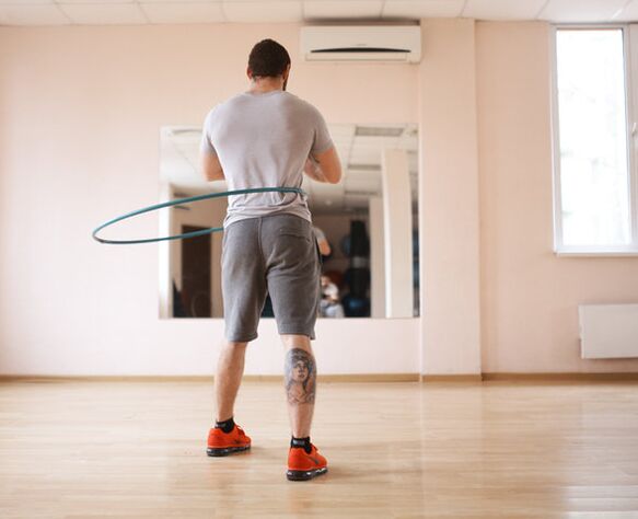 Rotating a hoop helps a man improve power. 